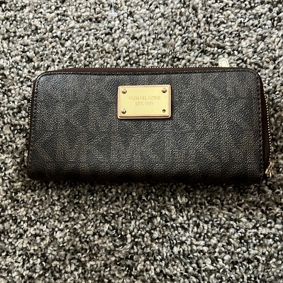Michael Kors Logo wallet - Picture 1 of 4